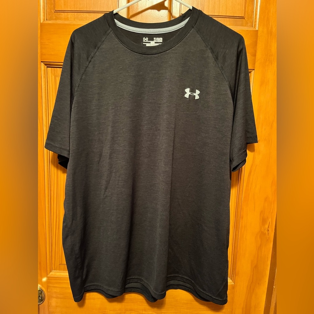 Men’s short sleeve Under Armour headgear -loose fit - t shirt